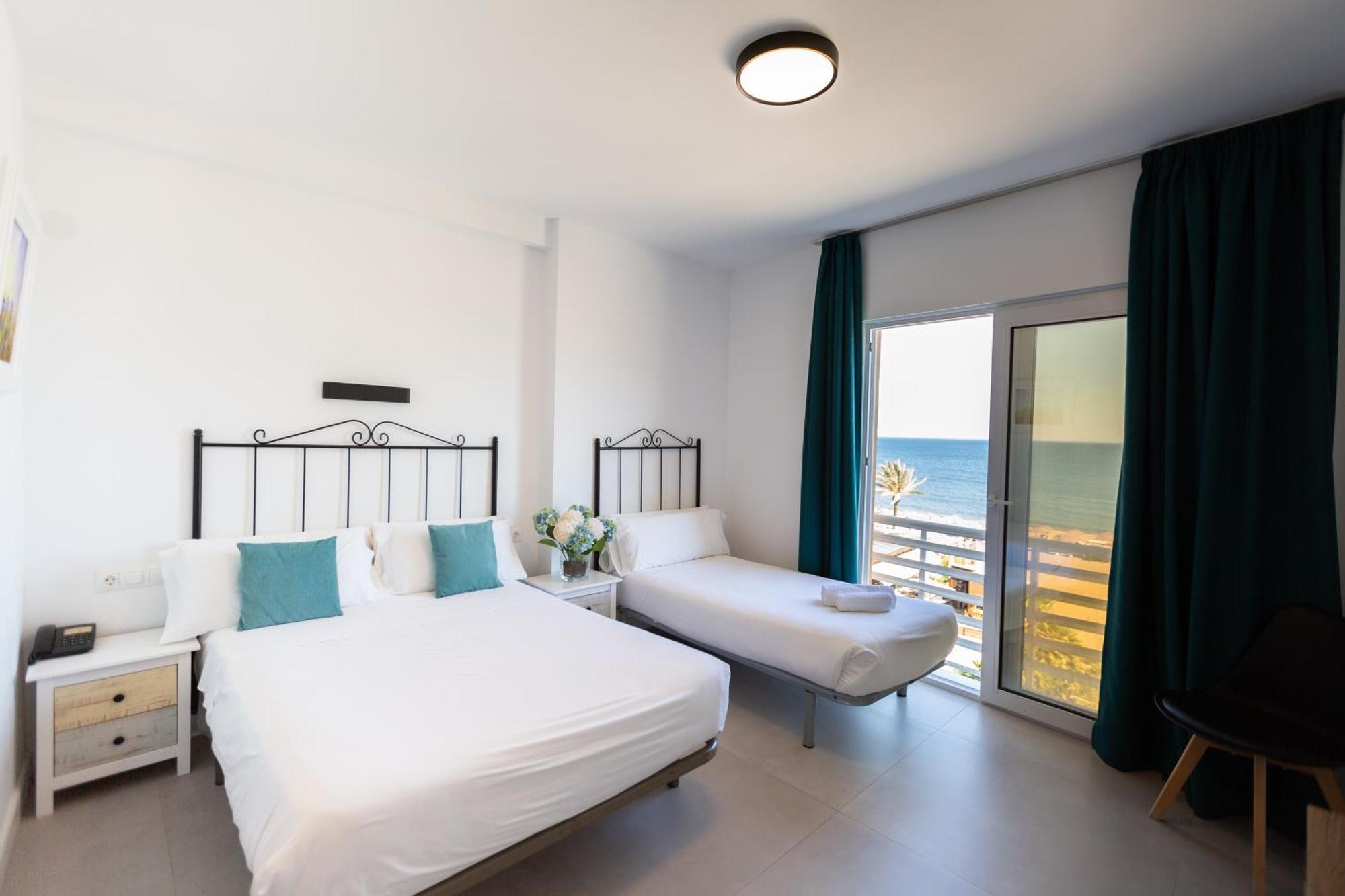 Hotel Mediterráneo Estepona Esterno foto